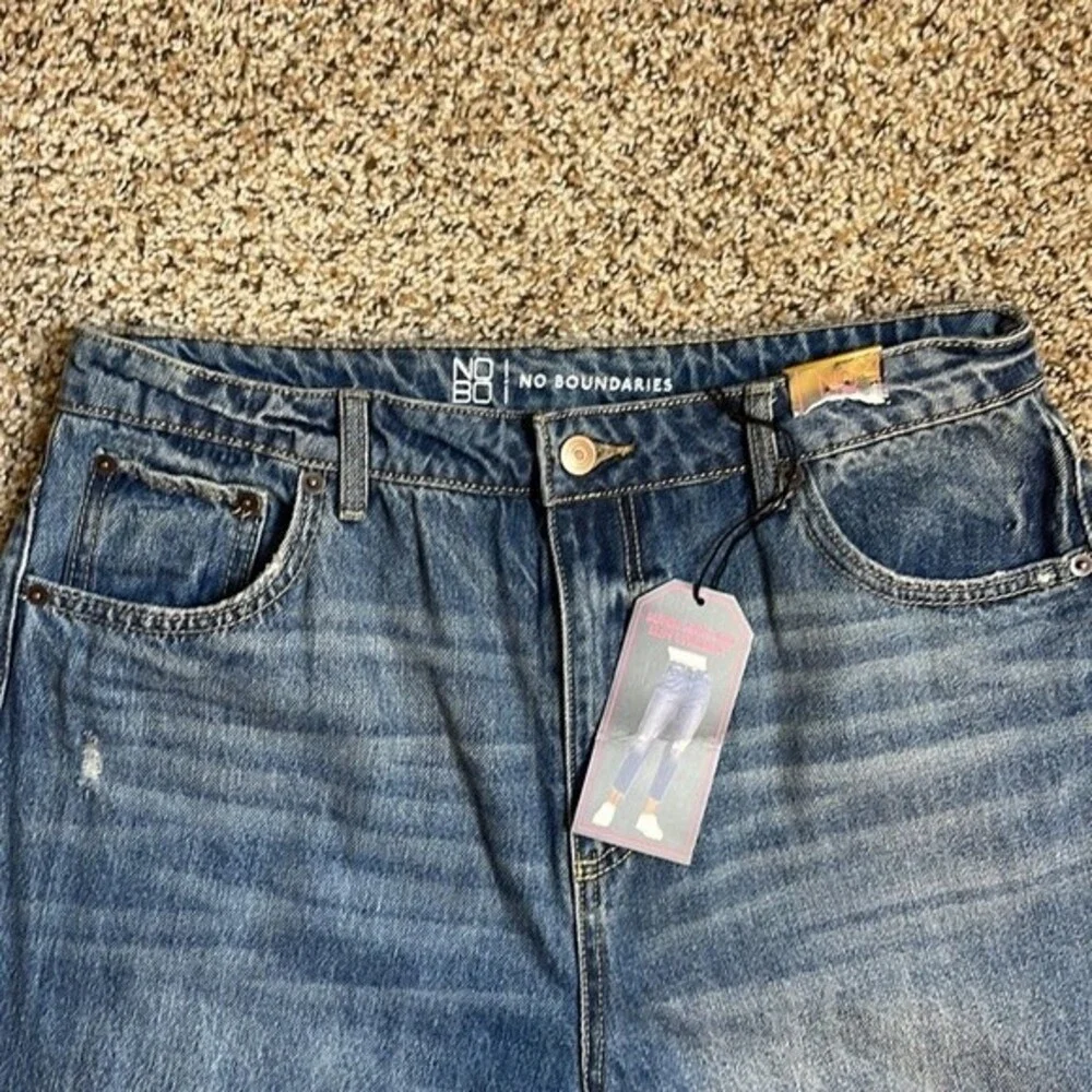 No Boundaries Super High-Rise Jeans Women Size 13 Slim Straight Distressed NEW
